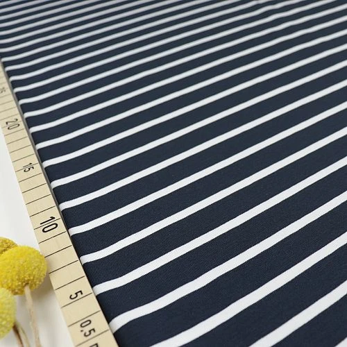 Bio Jersey Stoff Mit Streifen Dunkelblau Weiß Als Ringeljersey 1 Bio Jersey Stoff Mit Streifen Dunkelblau Weiß Als Ringeljersey