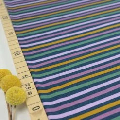 Bio Jerseystoff In Jeansblau Mit Violetten Streifen Als Ringeljersey