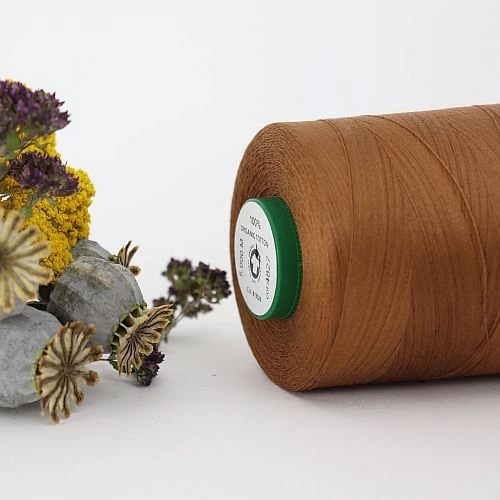 Nähgarn Eichelbraun 100% Bio Baumwolle Scanfil 5000m Kone 2 Nähgarn Eichelbraun 100% Bio Baumwolle Scanfil 5000m Kone – Bild 2