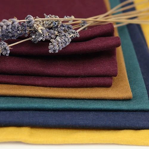 FINE RIB JERSEY In Maroon Von Meet Milk 3 FINE RIB JERSEY In Maroon Von Meet Milk – Bild 3