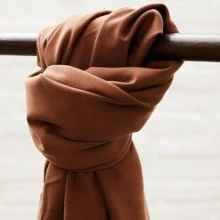 SOFT STRETCH TWILL In Pecan Von Meet Milk