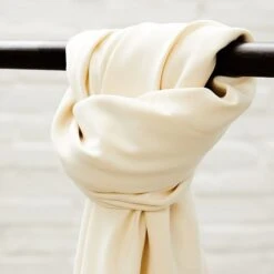 SOFT STRETCH TWILL In Shell Von Meet Milk