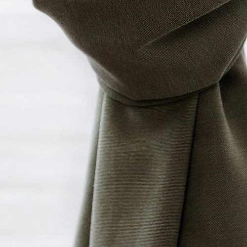 SOFT STRETCH TWILL In Khaki Von Meet Milk 2 SOFT STRETCH TWILL In Khaki Von Meet Milk – Bild 2