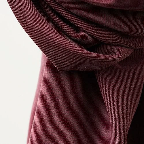 SOFT STRETCH TWILL In Maroon Von Meet Milk 2 SOFT STRETCH TWILL In Maroon Von Meet Milk – Bild 2