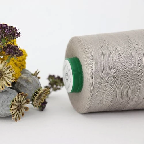 Nähgarn Sand Grau 100% Bio Baumwolle Scanfil 5000m Kone 2 Nähgarn Sand Grau 100% Bio Baumwolle Scanfil 5000m Kone – Bild 2
