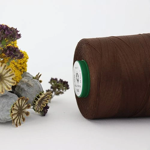 Nähgarn Walnussbraun 100% Bio Baumwolle Scanfil 5000m Kone 2 Nähgarn Walnussbraun 100% Bio Baumwolle Scanfil 5000m Kone – Bild 2