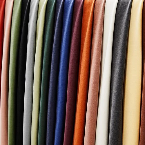 SOFT STRETCH TWILL In Maroon Von Meet Milk 4 SOFT STRETCH TWILL In Maroon Von Meet Milk – Bild 4